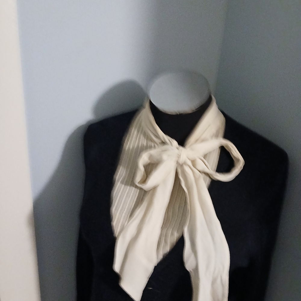 Ralph Lauren Black Cardigan W/ Cream Bow Detail - Picture 2 of 4